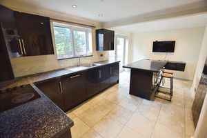 Kitchen/Breakfast Room- click for photo gallery